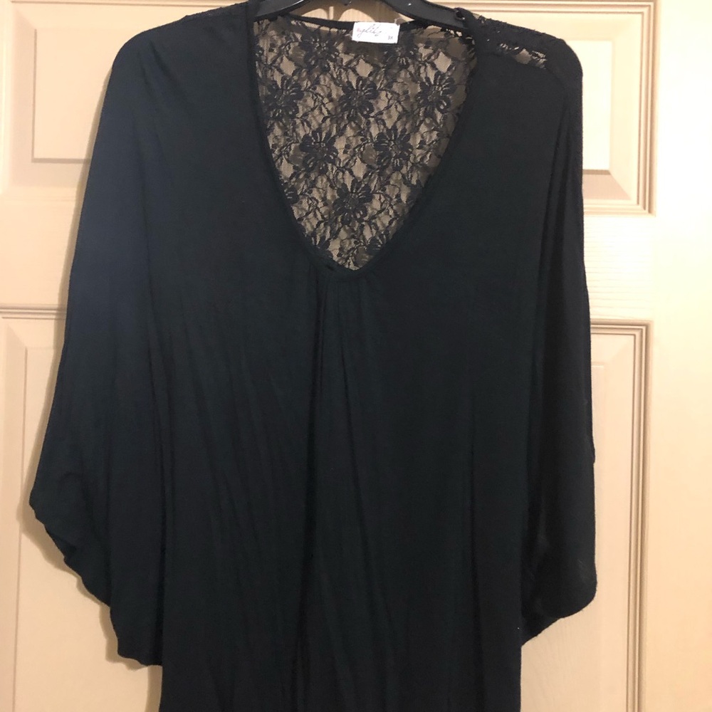 🍒🍒Glitz Black Lace V-Neck Top